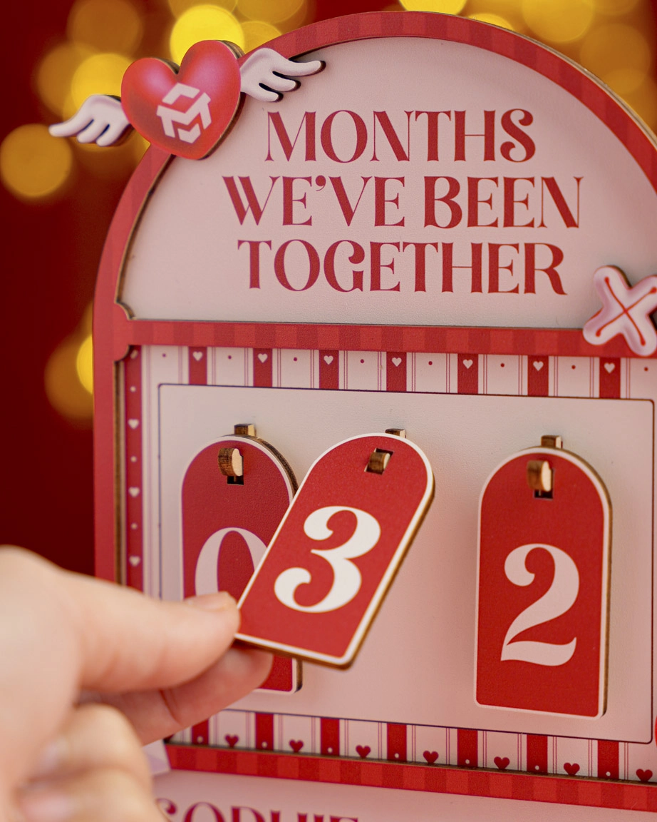 Custom Shape  Wood Bookshelf Tracker With Stand